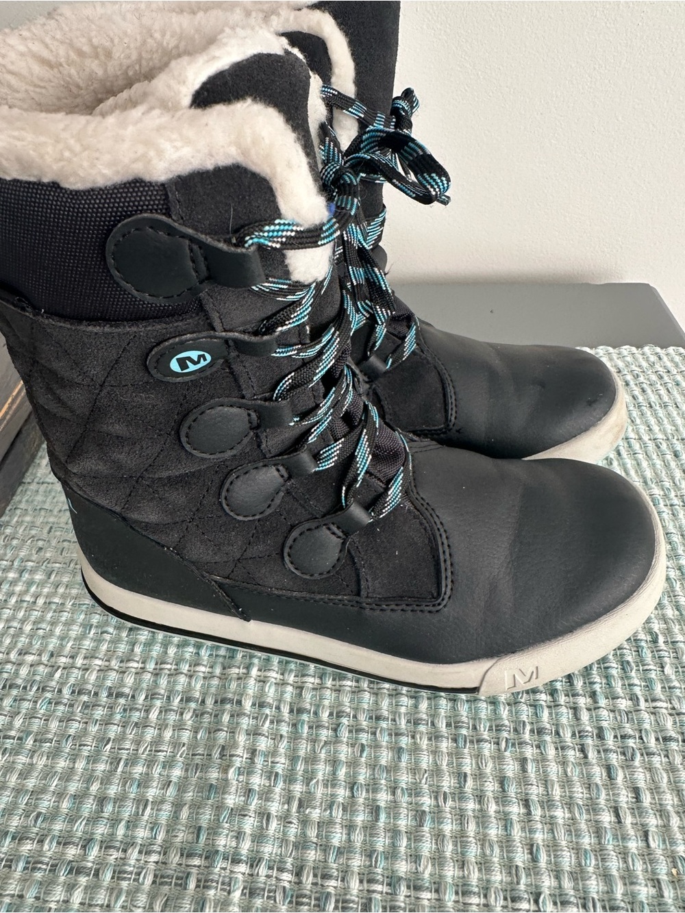 Merrell Kids Black Winter Lace-Up Boots with Teal Accents Size 2